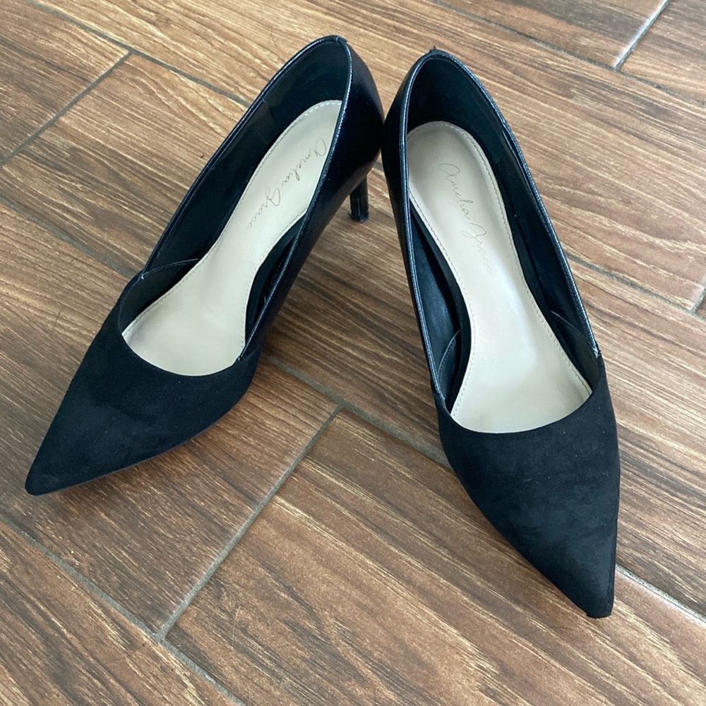 Black pumps- Size 8